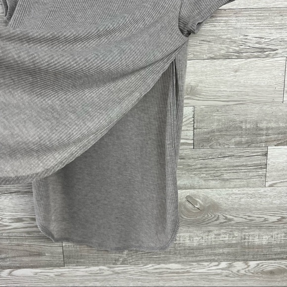 Poetry Gray Open Side(both Side) Gray Short Sleeve Blouse - Picture 3 of 6